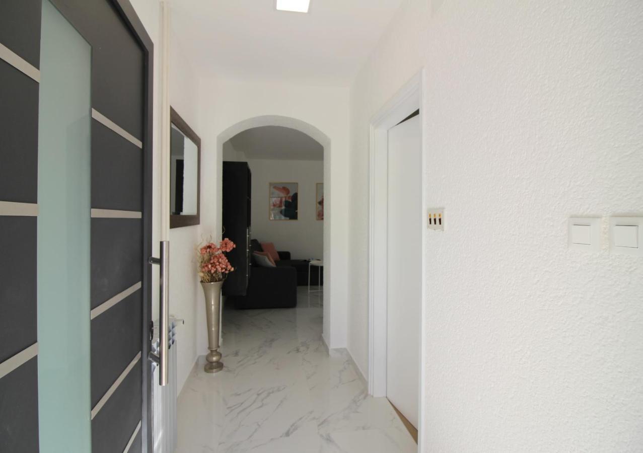 Modern Apartment Sabina With Nice Garden Poreč Buitenkant foto