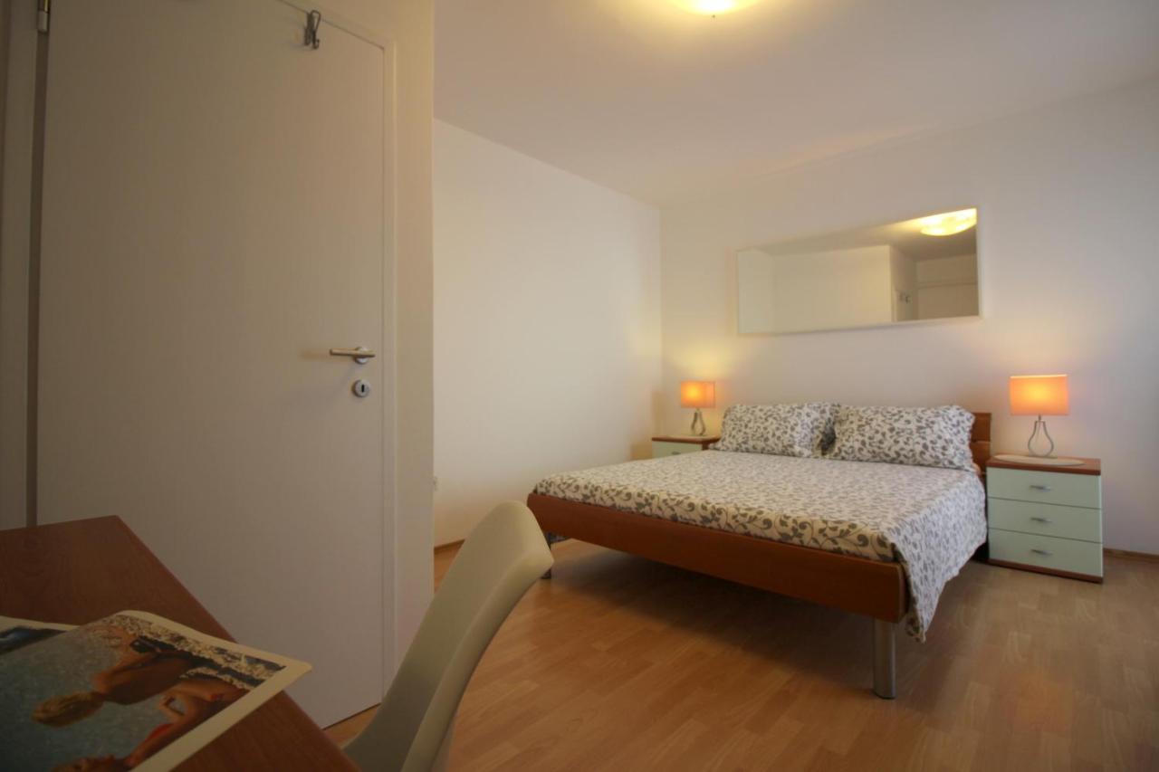 Modern Apartment Sabina With Nice Garden Poreč Buitenkant foto
