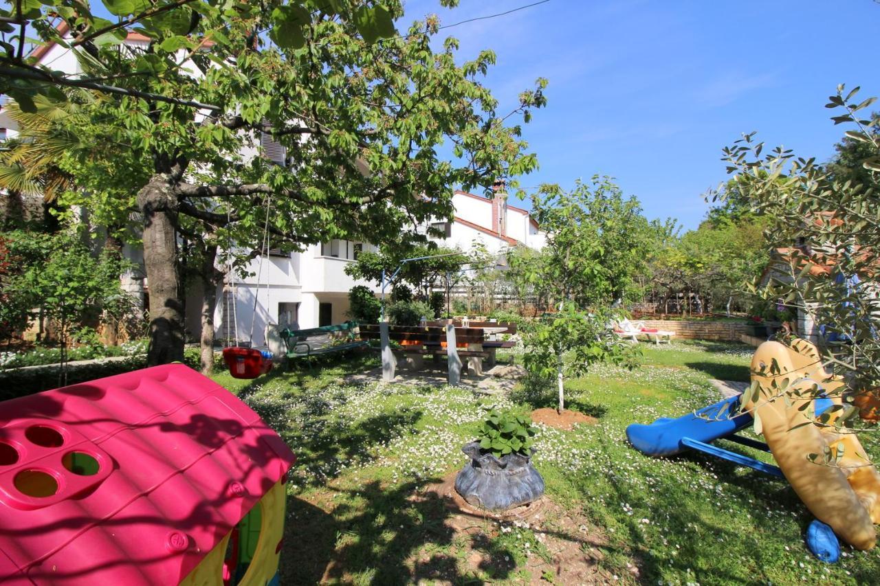 Modern Apartment Sabina With Nice Garden Poreč Buitenkant foto