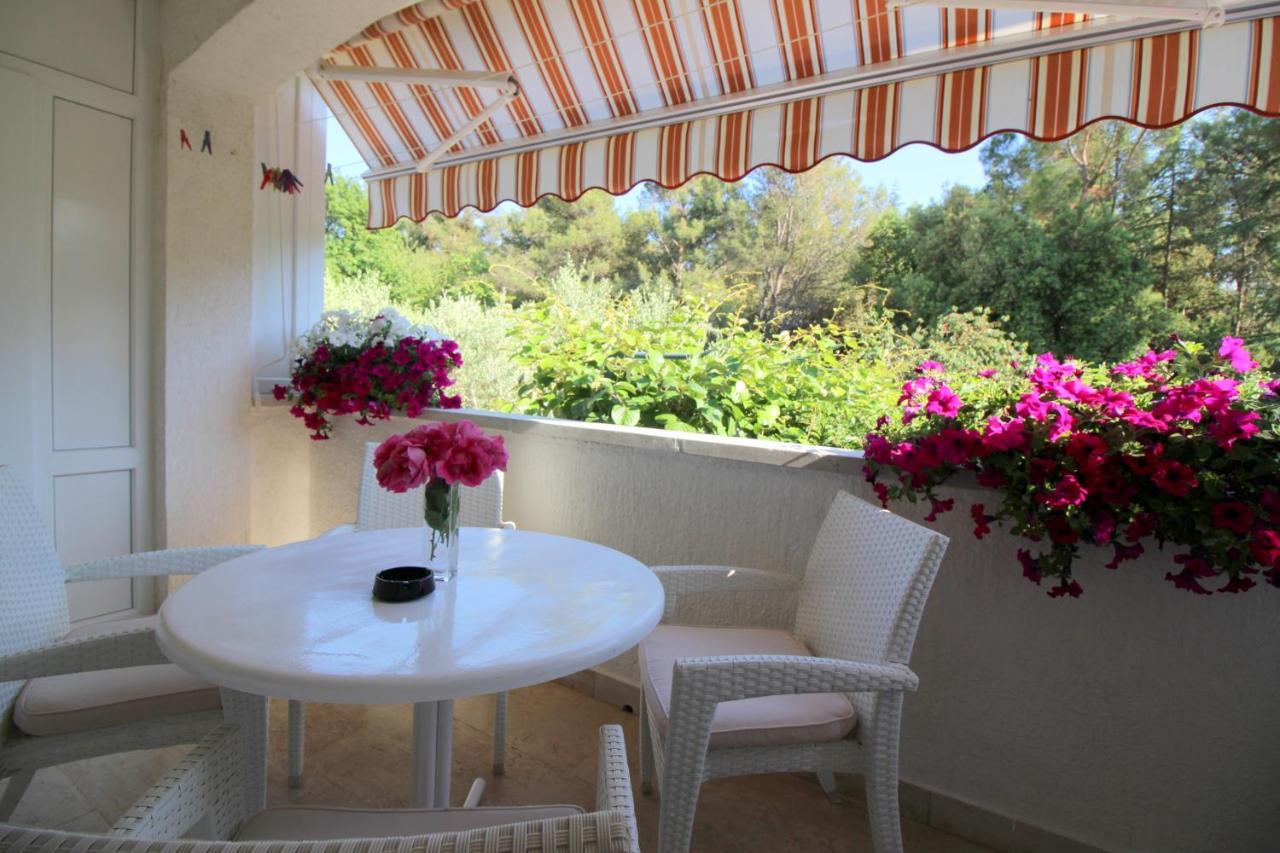 Modern Apartment Sabina With Nice Garden Poreč Buitenkant foto